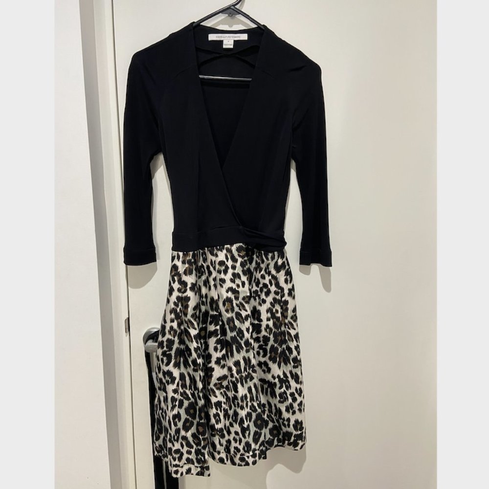DVF Black and Leopard Print Wrap Dress Size 0